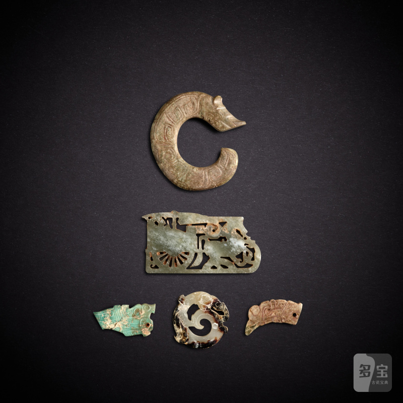 Five jade and turquoise 'animal' carvings, Shang - Han dynasty | 商至漢 玉雕肖生紋飾五件 - 图2